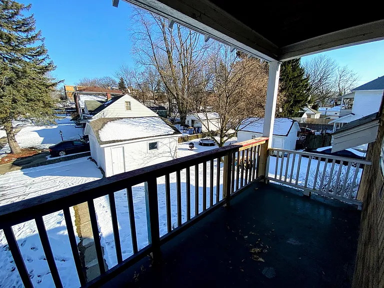 670 Lincoln NW — Photo 8