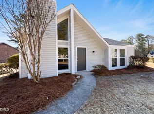 4113 Mill Bridge Rd, Hope Mills, NC 28348