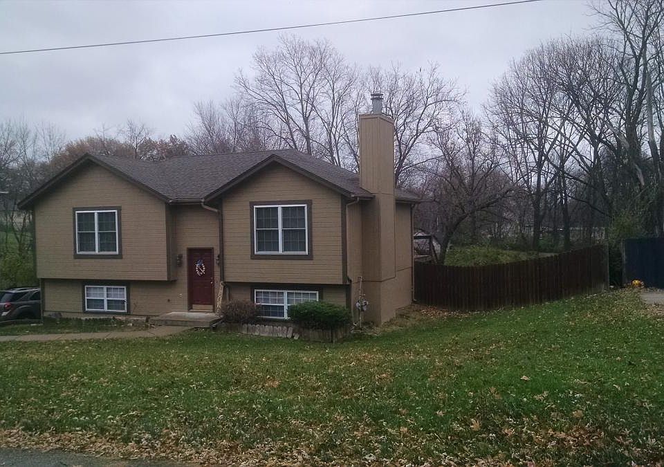 1st image of 8221 N Kenwood Ave
