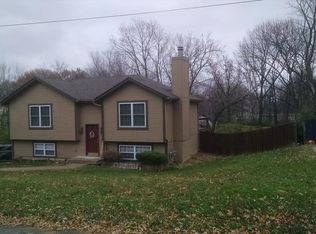 8221 N Kenwood Ave, Kansas City, MO 64118