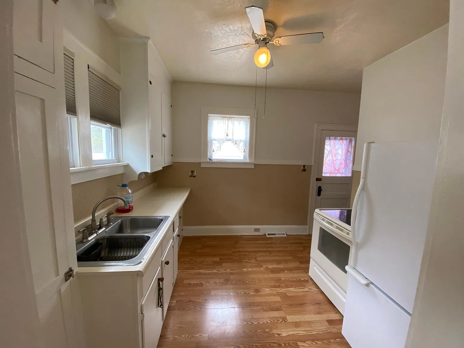 3 bed, 2.5 bath, 1600 sqft, $1,550 — Photo 4