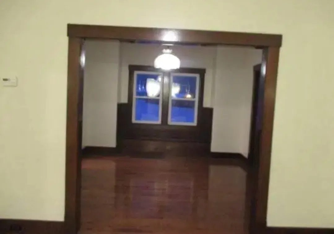 3 bed, 1.5 bath, 2400 sqft, $1,400 — Photo 3