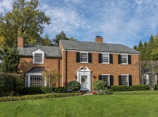 1051 Seneca Rd, Wilmette, IL 60091