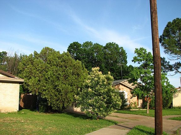 2nd image of 2810 Hardy Cir