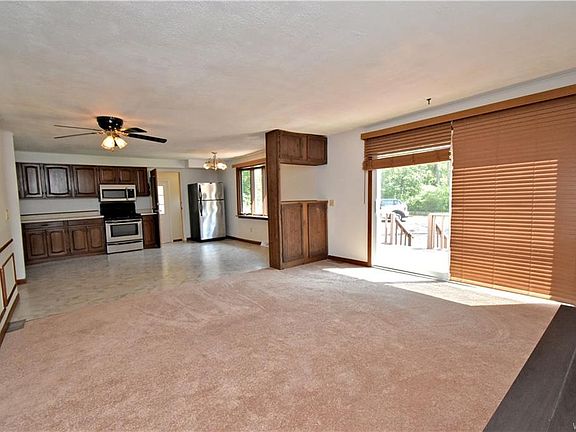 3rd image of 476 Dawn Ave