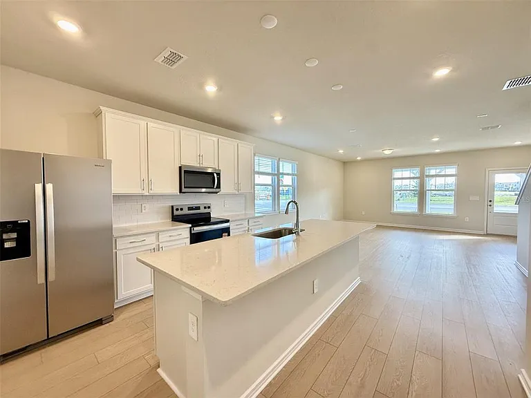 2116 Southbury Dr — Photo 2