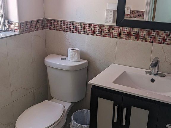 4th image of 2822 Pine Tree Dr APT 1