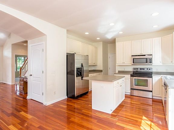 2nd image of 2031 Willow Hill Dr