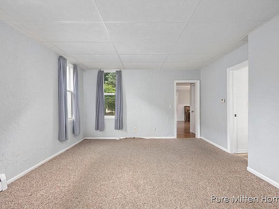 5th image of 1050 Woodrow Ave NW