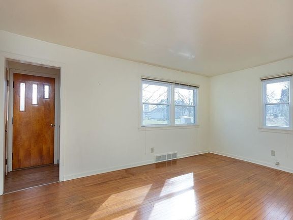 5th image of 14894 Grant Dr