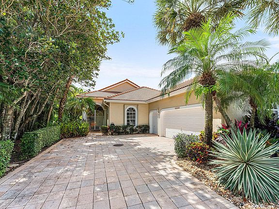 4th image of 10654 Greenbriar Villa Drive