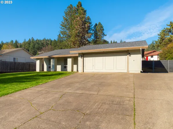 1301 4th St, Sutherlin, OR 97479