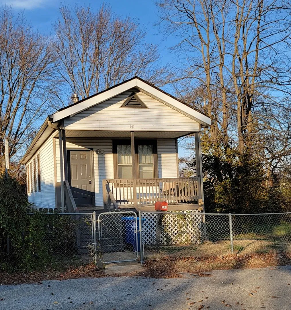 1 Bedroom/1 Bath House for Rent in Lemay — Photo 1