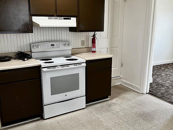 3rd image of 2653 Walnut St #2
