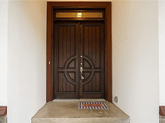 4th image of 437 W 13th St