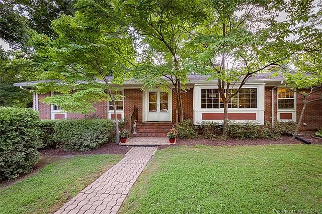 1st image of 135 Ferncliff Dr