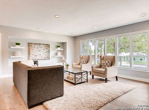 5th image of 406 Burnside Dr