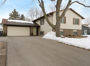 11620 Riverview Rd, Eden Prairie, MN 55347