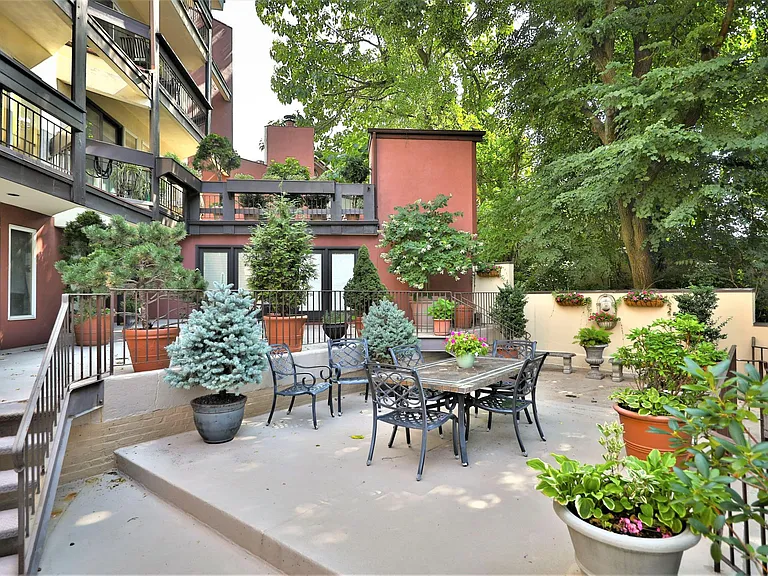 Common Courtyard for Residents