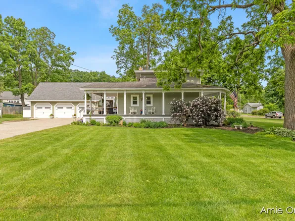 307 N Jefferson St SE, Lowell, MI 49331