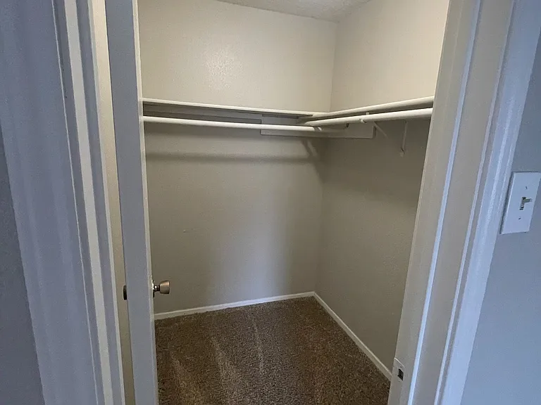 Bentwood Apartments — Photo 13