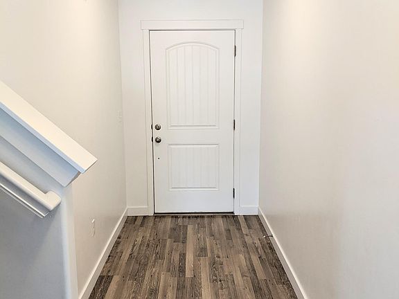 5th image of 467 S Sunland Way