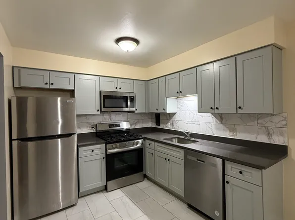 610-205 N Lincoln Ave #1B, Addison, IL 60101