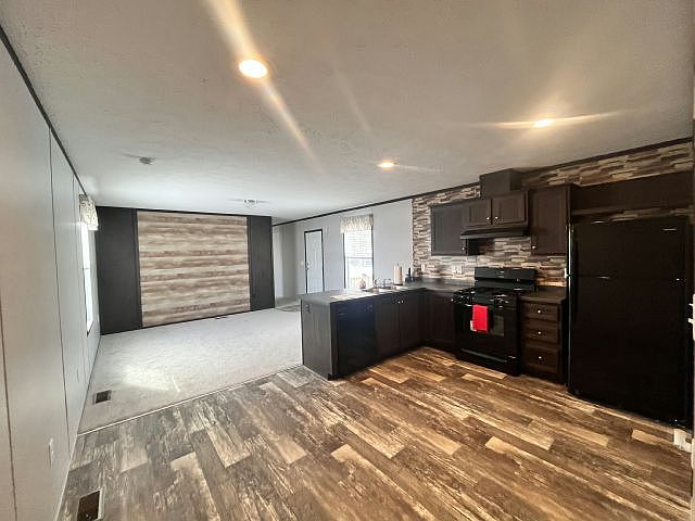 1st image of 19 Quarry Hill Est #19