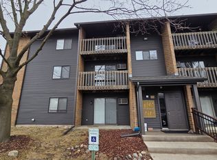 627 Virginia Rd APT 212, Crystal Lake, IL 60014
