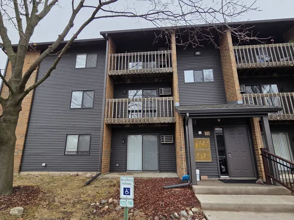 627 Virginia Rd, Crystal Lake, IL