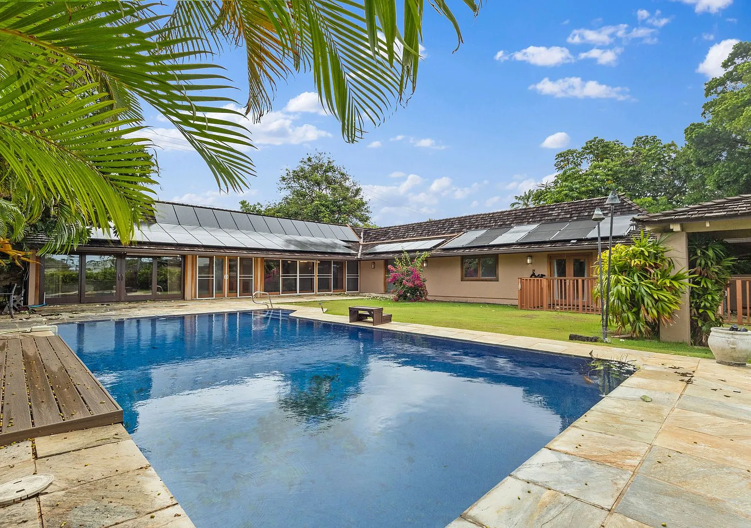 Kai Nani Living: Poolside Privacy Across from Waialae Country Club — Photo 4