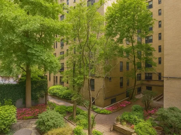 433 East 51st Street image 2 of 17