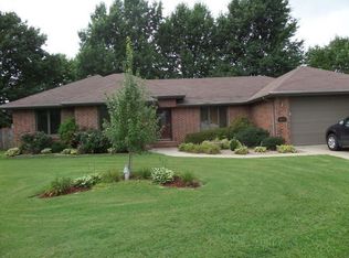 405 N Milton Dr, Nixa, MO 65714