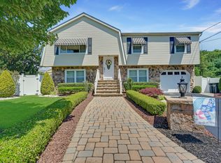 916 Shenandoah Dr, Spring Lake, NJ 07762