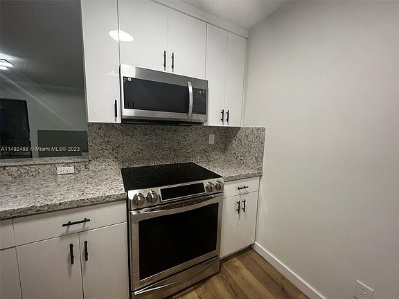 2nd image of 809 NE 199th St #1067