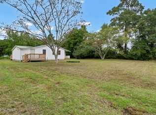 477 Parkertown Rd, Hubert, NC 28539