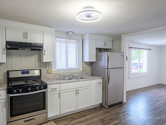 3rd image of 2423 31st St SW