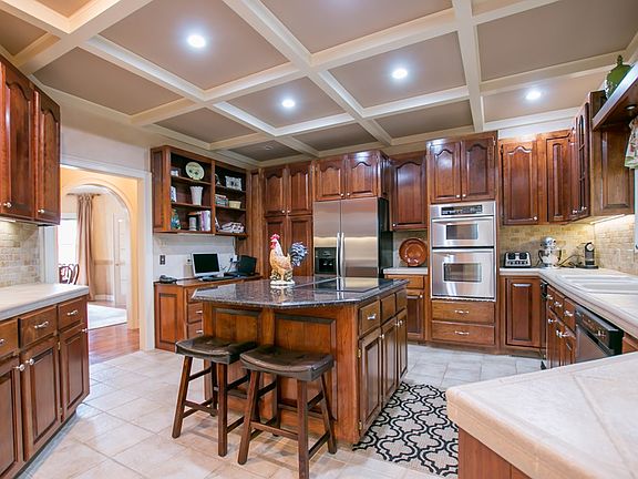 5th image of 360 Oakmont Dr