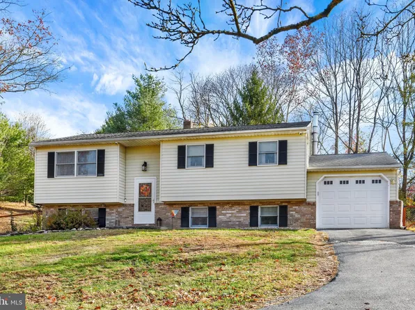 329 S Crawford Rd, Hummelstown, PA 17036
