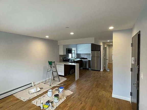 3rd image of 9220 Skidmore Ave #1