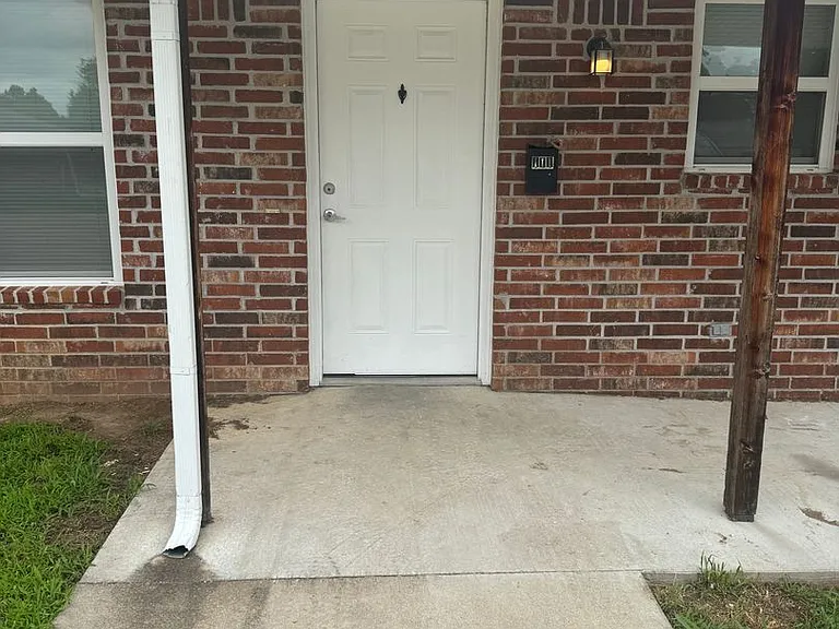 111-113 Cherokee — Photo 18