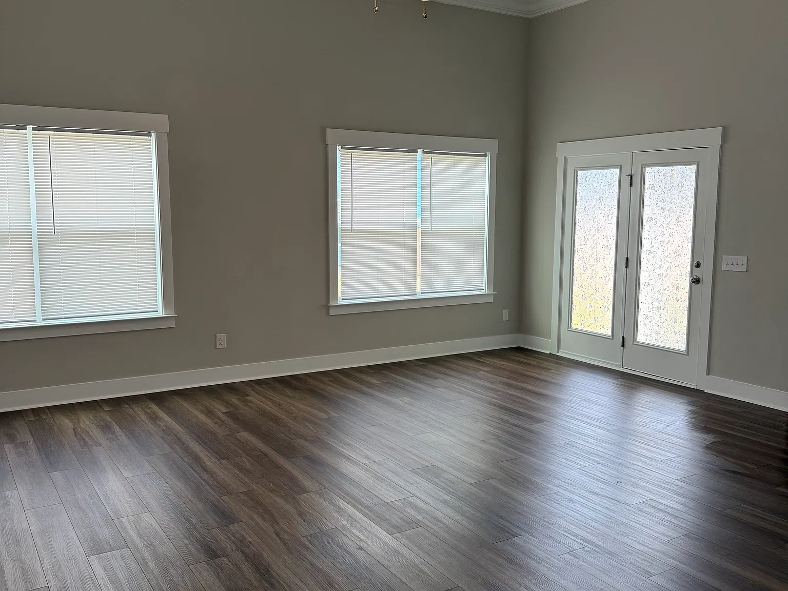 3 bed, 1910 sqft, $2,400 — Photo 3