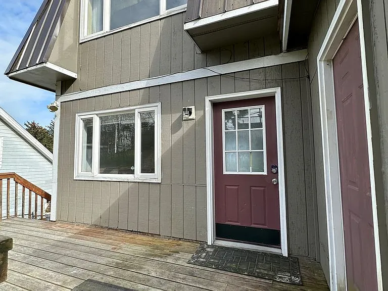 1223 Larch St — Photo 1