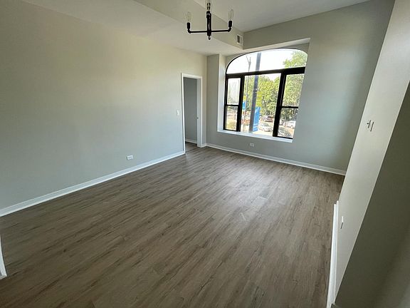 5th image of 2679 N Lincoln Ave