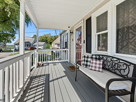 3rd image of 41 N Riverview Rd