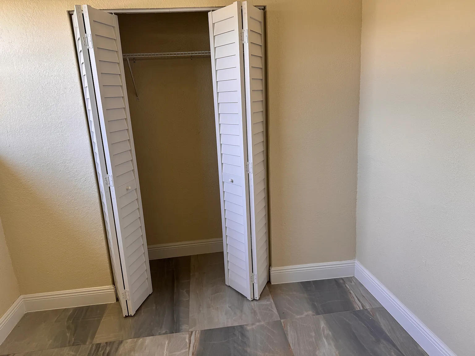 2 bed, $2,300 — Photo 4