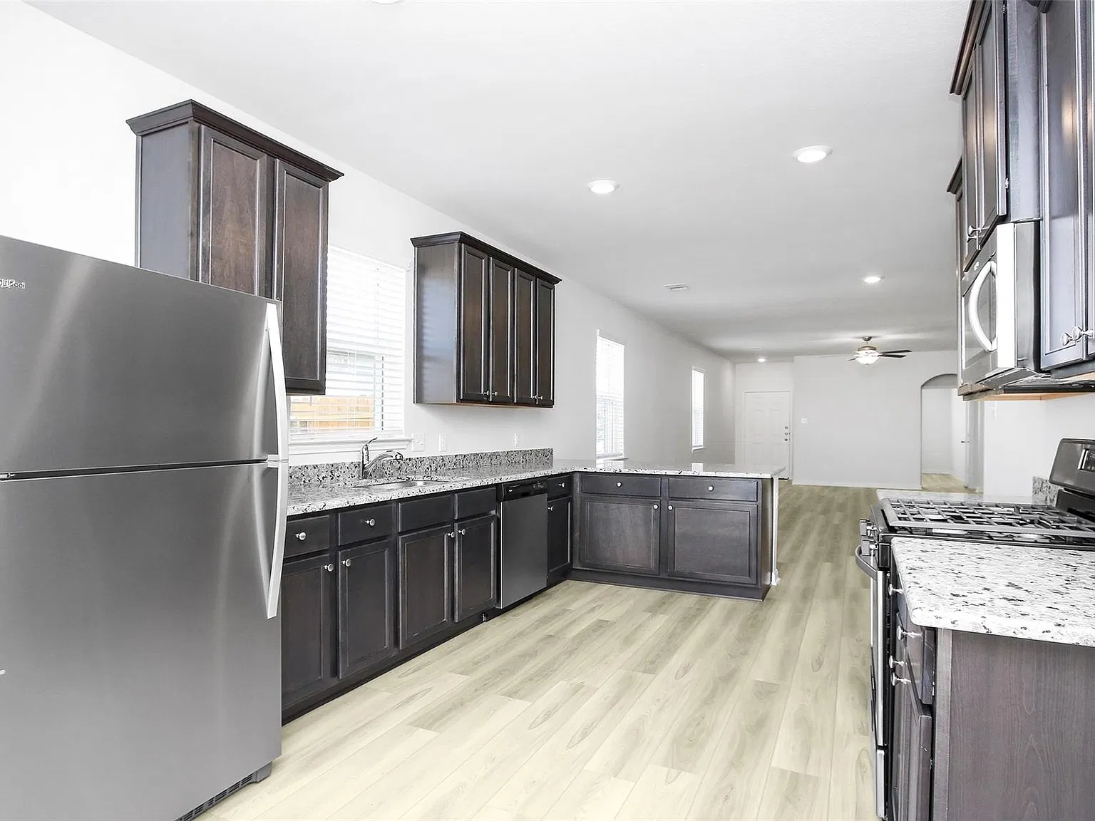 4 bed, 2.0 bath, 1852 sqft, $2,390 — Photo 4