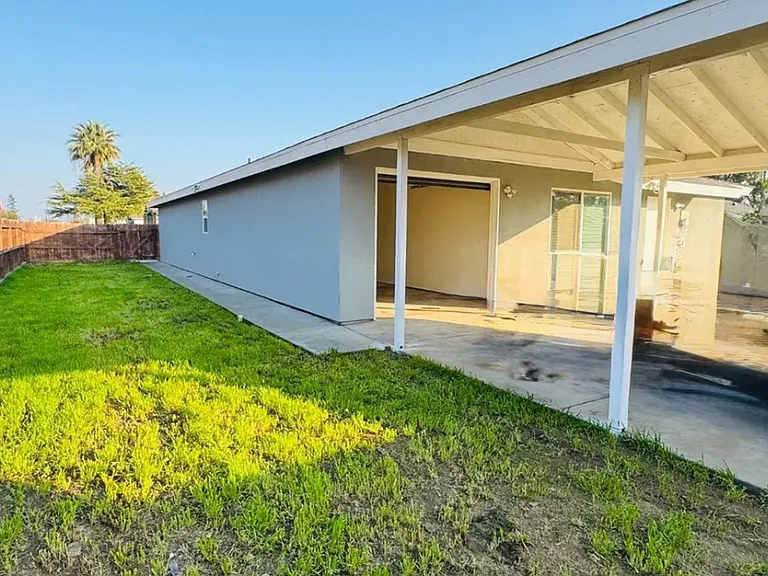 801 S Oleander Ave — Photo 4