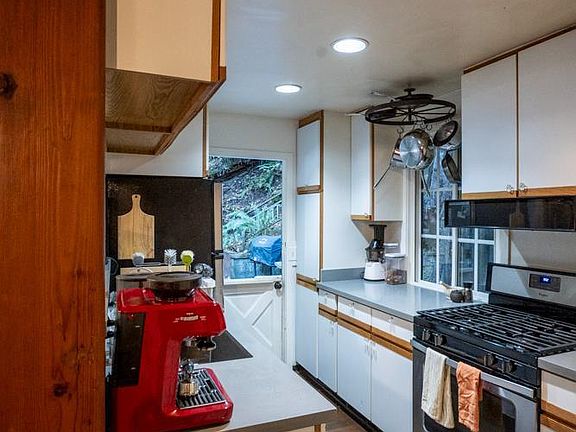 4th image of 61 Conifer Way