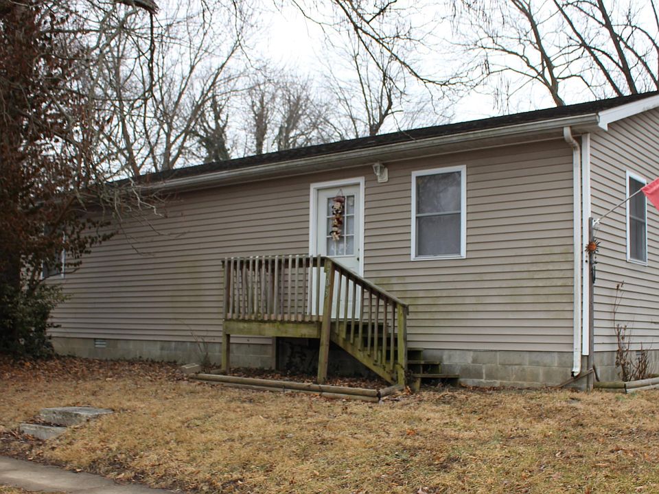 1st image of 703 W Willow St